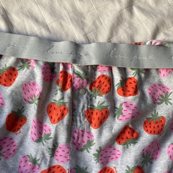 Victorias Secret Love PINK Strawberry Valentines Sleepwear Short - Picture 8 of 9